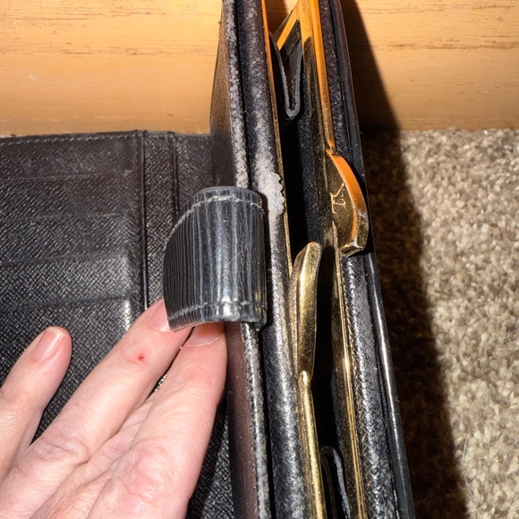 Louis Vuitton Black Textured Wallet - Picture 7 of 12